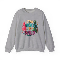 Stay Wicked And Wild Sweatshirt | Sød heks og pige grafisk rund hals | Retro magisk hyggelig hættetrøje | Hekseagtig æstetisk pullover gave til hende