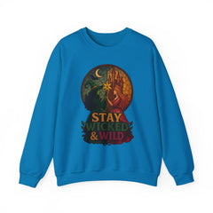 Stay Wicked And Wild sweatshirt | Heks og prinsesse i farvet glas, rund hals | Magisk heksesweater | Æstetisk efterårshættetrøje med hætte, gave