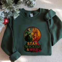Stay Wicked And Wild sweatshirt | Heks og prinsesse i farvet glas, rund hals | Magisk heksesweater | Æstetisk efterårshættetrøje med hætte, gave